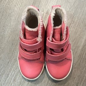 Ugg pink high top toddler sneakers Sz 8